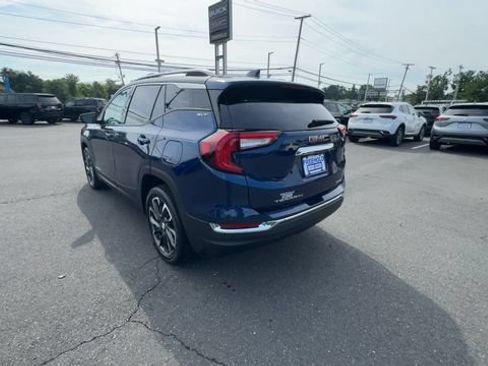 Used 2022 GMC Terrain SLT w/ Infotainment Package II AWD/4WD image 6