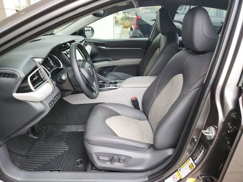 Certified 2018 Toyota Camry XLE image 16