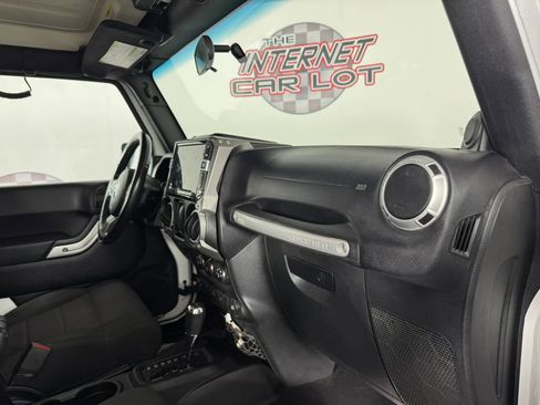 Used 2011 Jeep Wrangler Rubicon w/ Dual Top Group image 11