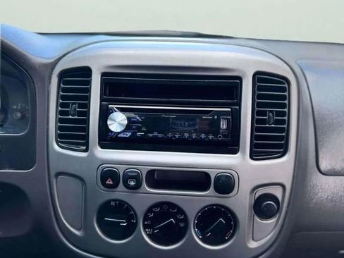 Used 2005 Ford Escape XLT image 25