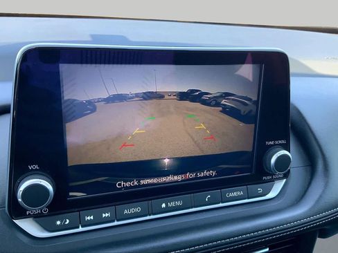 Used 2024 Nissan Rogue SV FWD image 27