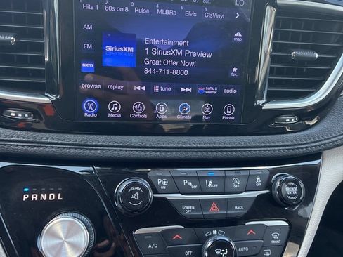 Used 2017 Chrysler Pacifica Limited w/ UConnect Theater Package FWD image 10