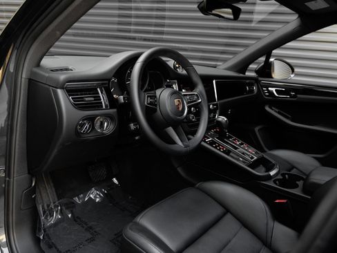 Certified 2026 Porsche Macan AWD/4WD image 4