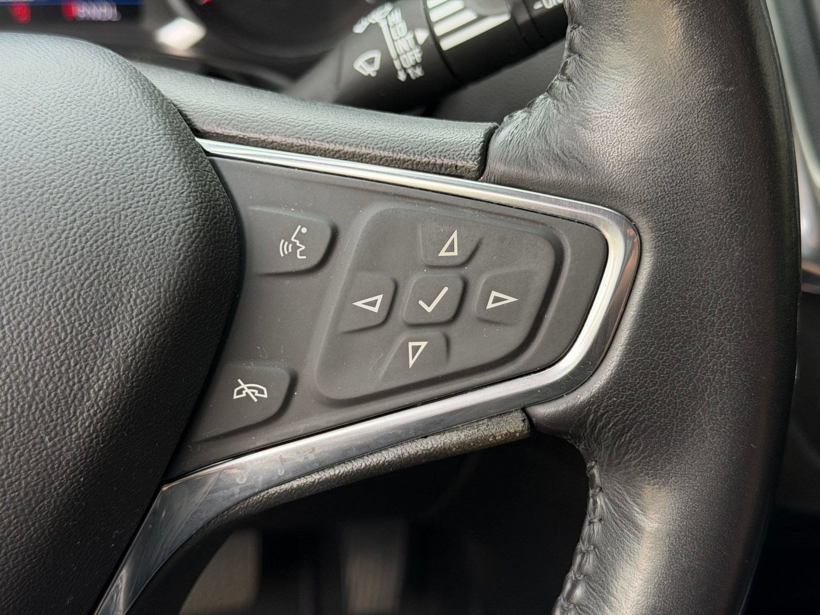 Used 2019 Chevrolet Equinox LT FWD image 17