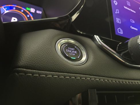 Used 2024 Chevrolet Colorado LT w/ LT Convenience Package III AWD/4WD image 26