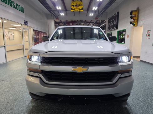 Used 2019 Chevrolet Silverado 1500 Custom w/ Custom Convenience Package image 3