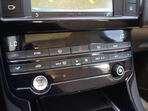 Used 2017 Jaguar XE Premium RWD image 24