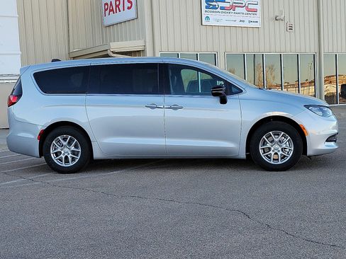 New 2026 Chrysler Voyager LX image 5