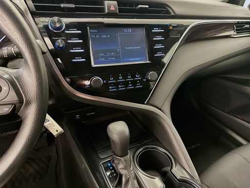 Used 2018 Toyota Camry LE FWD image 25
