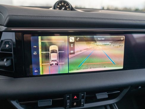 New 2026 Porsche Macan 4 Electric image 18