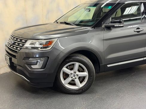 Used 2017 Ford Explorer XLT w/ Equipment Group 202A AWD/4WD image 2