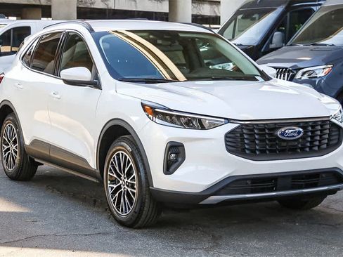 New 2025 Ford Escape SE w/ Class II Trailer Tow Package image 3