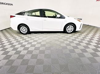 Used 2022 Toyota Prius L Eco video 2