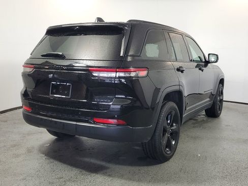 Used 2025 Jeep Grand Cherokee Limited w/ Luxury Tech Group II image 6