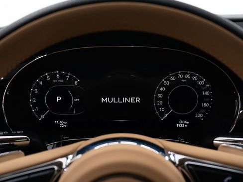 Used 2025 Bentley Flying Spur Plug-In Hybrid image 33