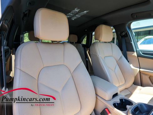 Used 2023 Porsche Macan AWD/4WD image 23