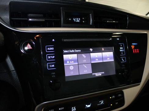 Used 2019 Toyota Corolla LE FWD image 14