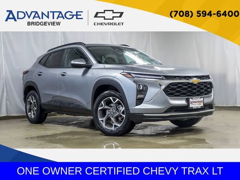 Used 2025 Chevrolet Trax LT FWD image 1