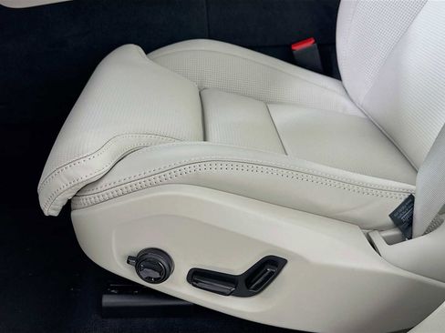 New 2026 Volvo XC60 T8 Ultra w/ Protection Package image 17