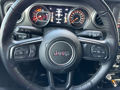 Used 2021 Jeep Gladiator Willys image 22