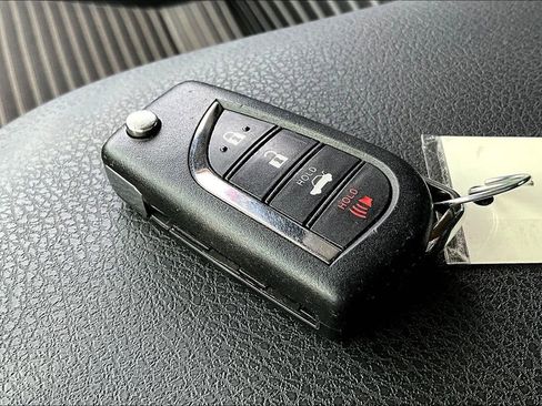 Used 2024 Toyota Camry SE image 13