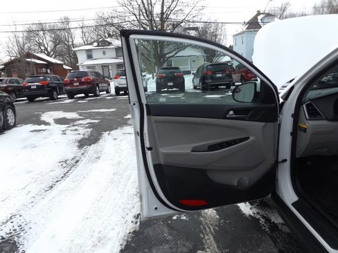 Used 2016 Hyundai Tucson SE w/ Option Group 02 image 17