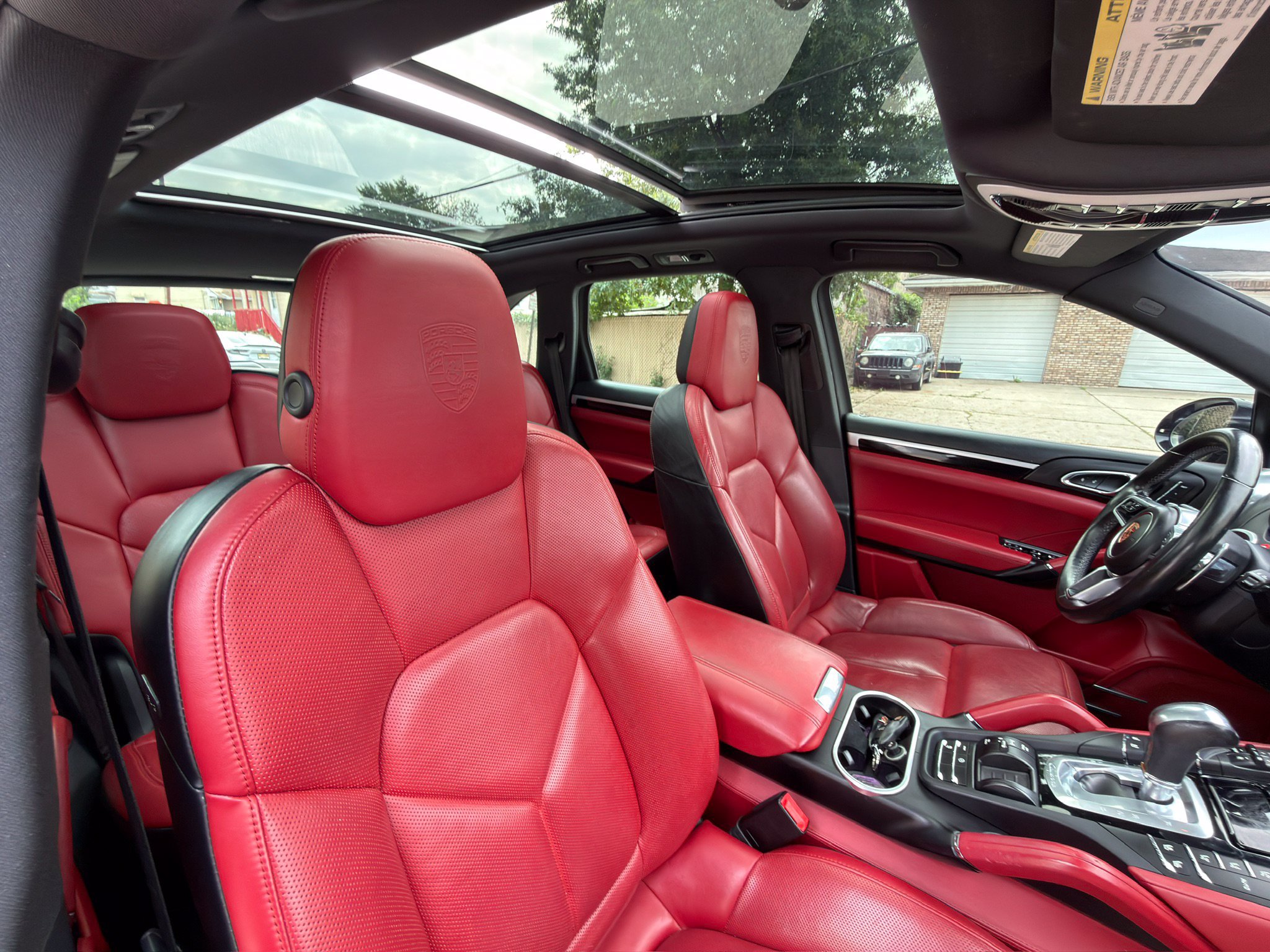Used 2018 Porsche Cayenne Platinum Edition AWD/4WD image 24