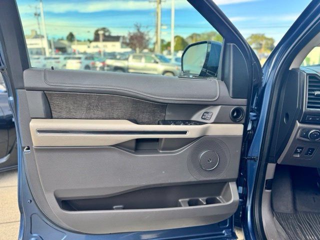 Used 2018 Ford Expedition Limited w/ Equipment Group 301A AWD/4WD image 17