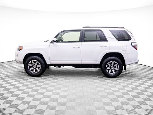 Used 2019 Toyota 4Runner TRD Off-Road Premium AWD/4WD image 2