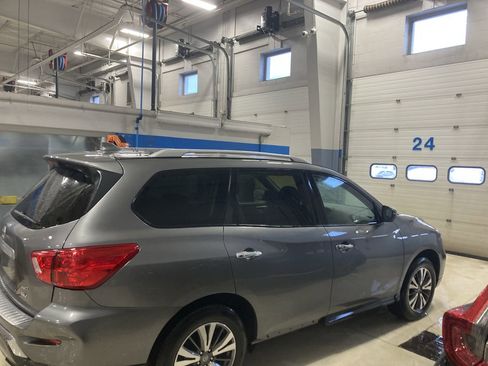 Used 2020 Nissan Pathfinder SV image 8