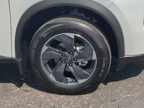 Certified 2026 Nissan Rogue SV FWD image 11