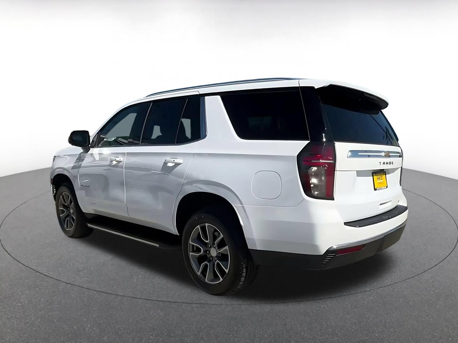Used 2024 Chevrolet Tahoe LT w/ Luxury Package RWD image 9