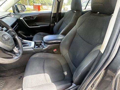 Used 2020 Toyota RAV4 LE FWD image 13