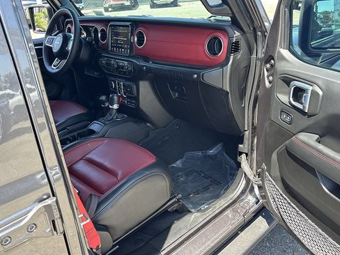 Used 2023 Jeep Wrangler Unlimited Rubicon 4xe AWD/4WD image 25