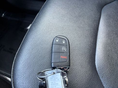 Used 2025 Jeep Compass Limited AWD/4WD image 21