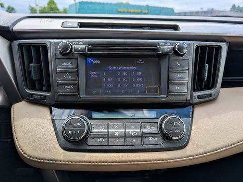 Used 2013 Toyota RAV4 XLE AWD/4WD image 28