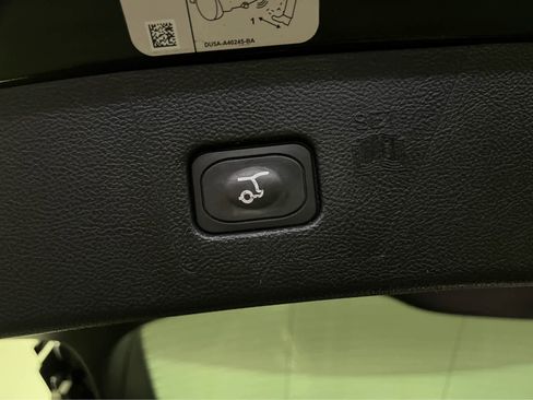 Used 2019 Ford Edge Titanium w/ Cold Weather Package image 27