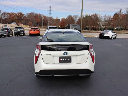 Used 2016 Toyota Prius Three Touring image 9