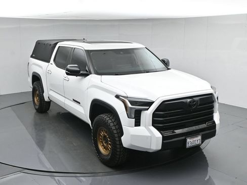 Used 2024 Toyota Tundra Limited AWD/4WD image 38