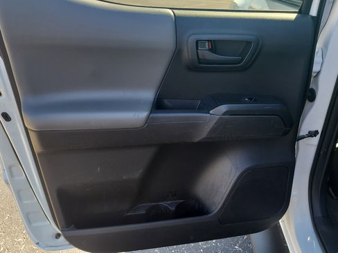 Used 2021 Toyota Tacoma SR w/ SR Convenience Package image 12