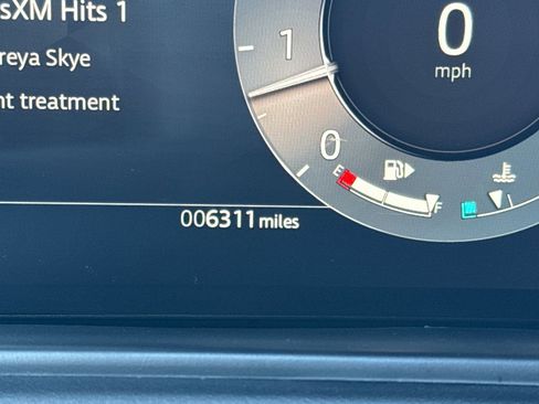 Certified 2025 Land Rover Range Rover Velar Dynamic SE image 31