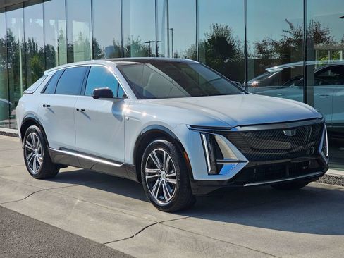 New 2026 Cadillac Lyriq Luxury AWD/4WD image 7
