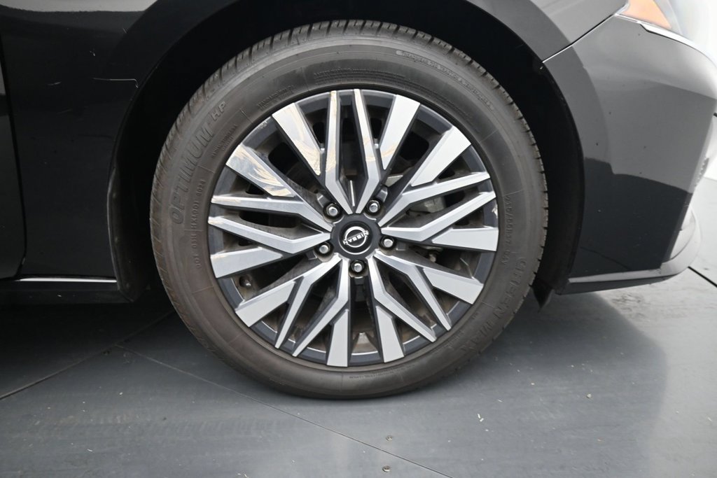 Used 2023 Nissan Altima 2.5 SV FWD image 11