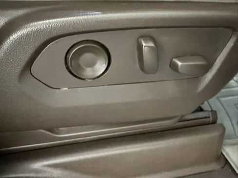 Used 2021 Chevrolet Suburban LT image 33