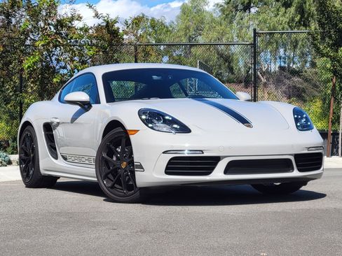 Used 2024 Porsche 718 Cayman image 9