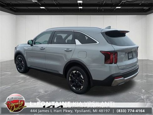 Certified 2025 Kia Sorento S w/ Panoramic Sunroof Package image 3