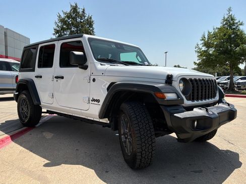Used 2025 Jeep Wrangler Unlimited Sport AWD/4WD image 4
