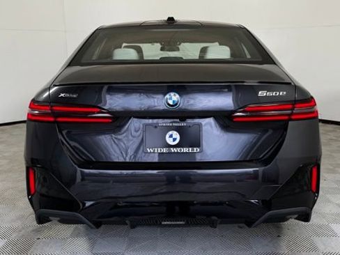 New 2026 BMW 550e xDrive w/ Premium Package AWD/4WD image 6