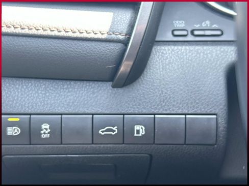 Used 2018 Toyota Camry XLE FWD image 24
