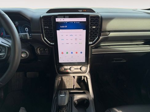 Used 2024 Ford Ranger Lariat w/ FX4 Off-Road Package image 11